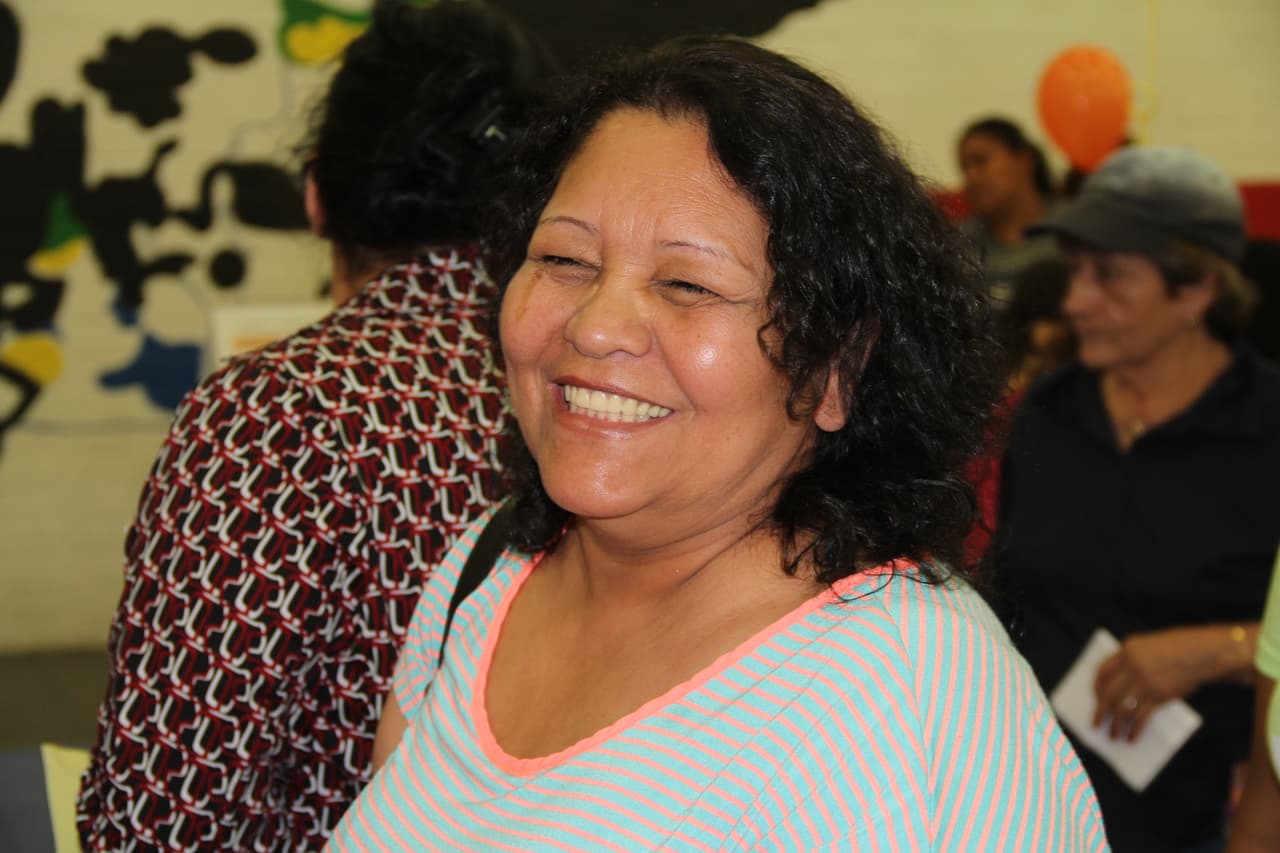 Unas 300 personas asistieron a la feria “Camino a la Salud’, donde se hicieron exámenes gratis, bailaron Zumba y conocieron a la carismática Cecilia Ramírez Harris de Primer Impacto.