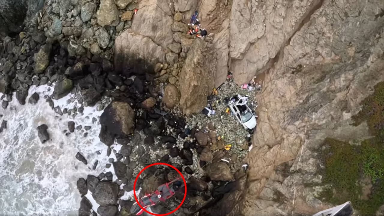Cuando se llevaron a los ocupantes, los cuatro estaban conscientes. La operación se hizo en una época de lluvia y viento que generó inundaciones en el Área de la Bahía.
<br>