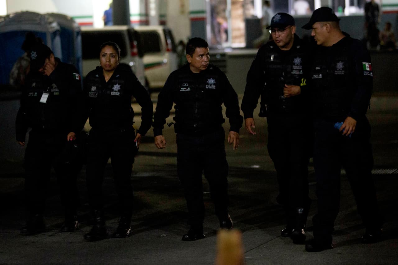 La mayoría de los migrantes que se desplazan a través de México son de centroamericanos, pero los cubanos también se están uniendo en grandes cantidades, según informaron autoridades mexicanas.
<br>