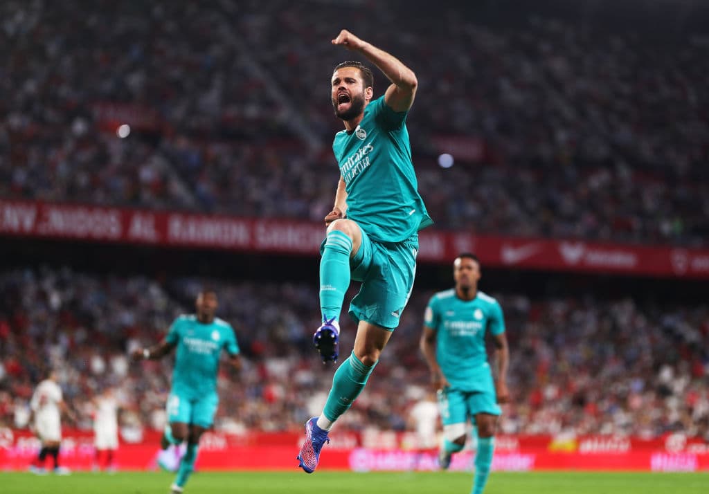 Real Madrid logró un nueva remontada y venció por 2-3 al Sevilla, que tuvo a Jesús ‘Tecatito’ Corona durante 60 minutos, y dejó encaminado el título de LaLiga de España.