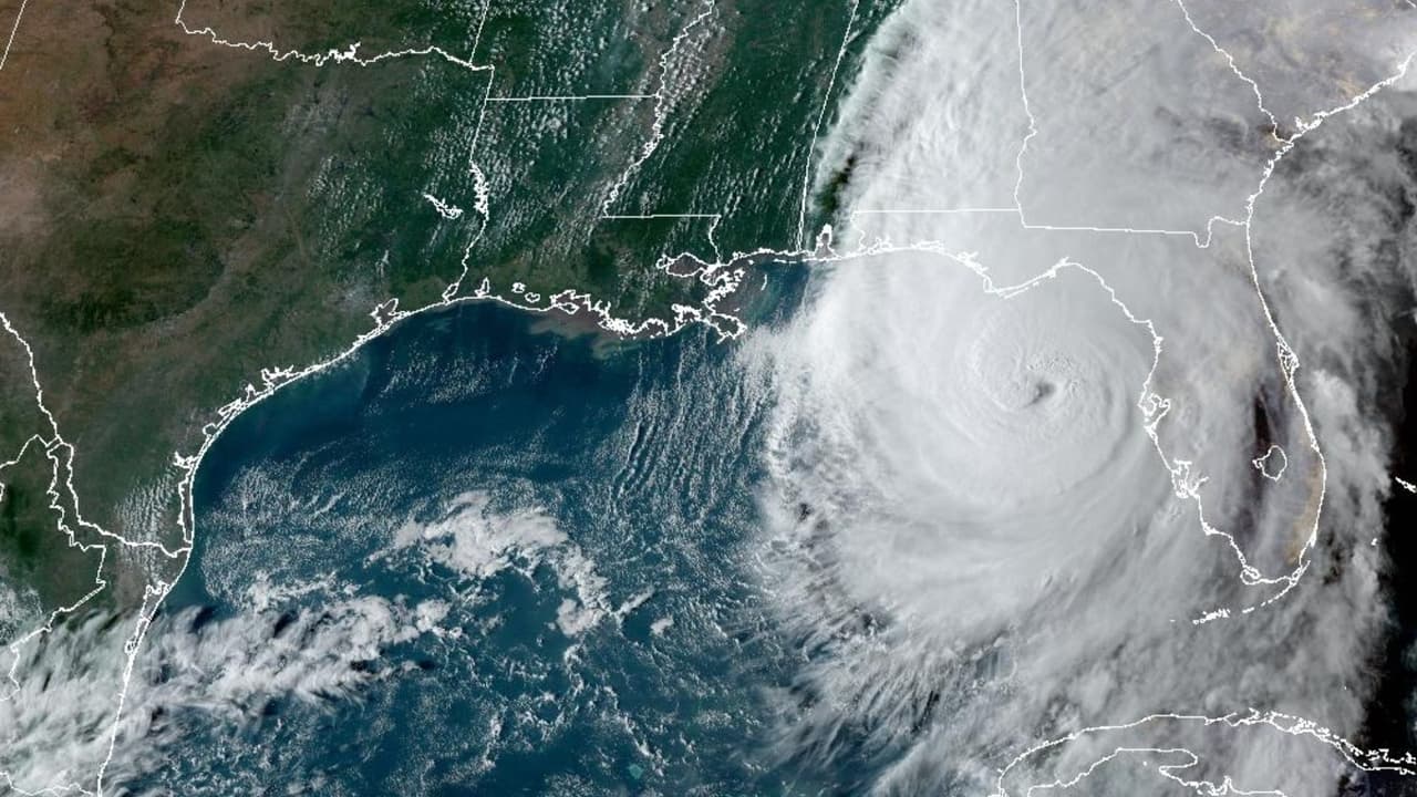 Helene se convierte en un huracán de categoría 4 a pocas horas de impactar a Florida