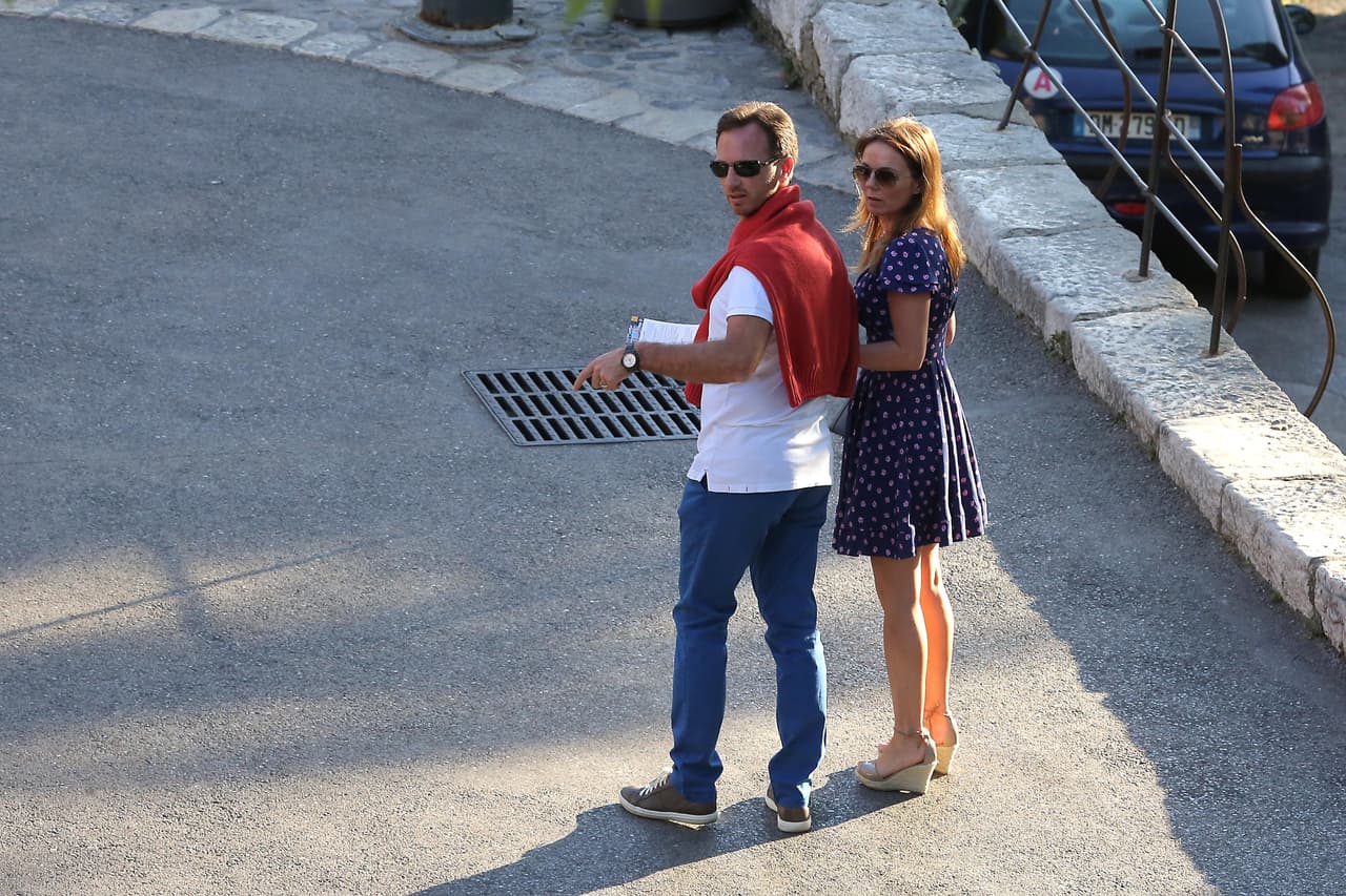 Oops! Por poco cachan a los paparazzi.