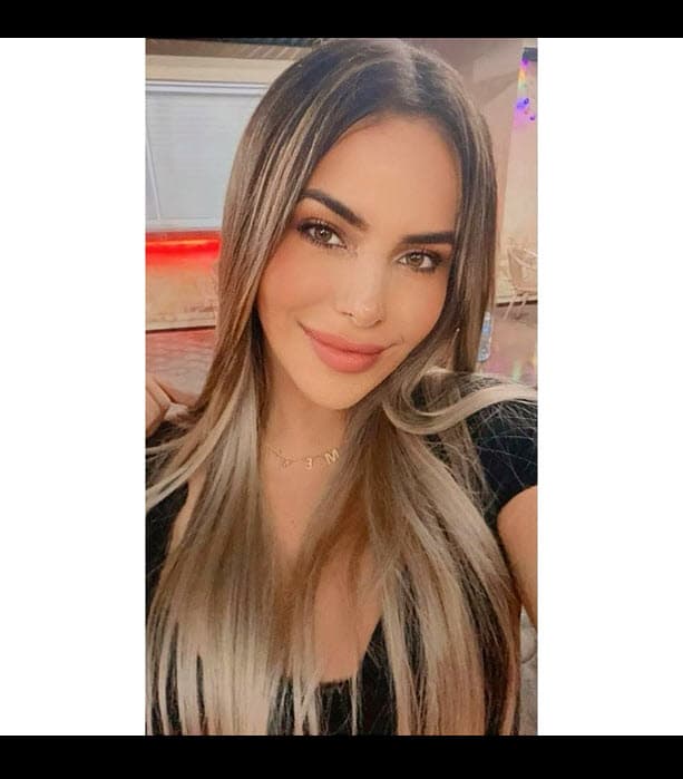 Insistió en que está soltera y que le "encantan" los hombres "con barba, no muy flacos, con porte, que huelan delicioso": "Como Esteban", apuntó.
<br>