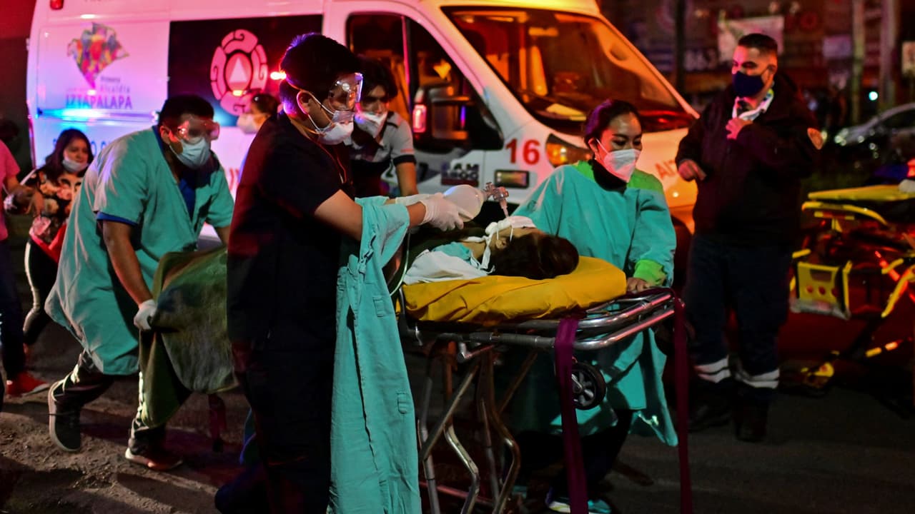 Revelan la identidad de personas lesionadas en accidente del metro en la capital mexicana