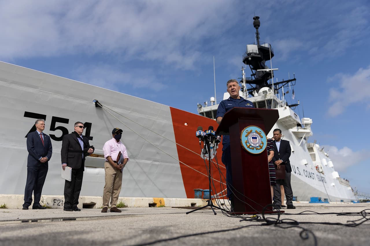 El cuerpo de guardacostas informa un aumento de tráfico de drogas a través de las vías marítimas.