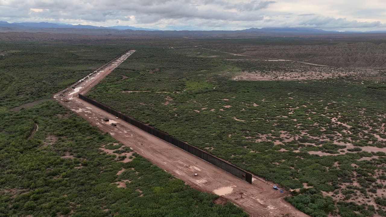 Trump pide a la Corte reanudar el muro fronterizo en Big Bend, Texas