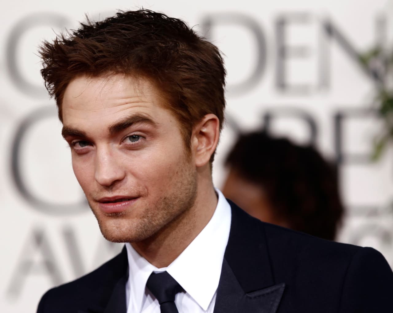 Robert Pattinson – El actor de Crepúsculo mantuvo una relación con su compañera de filmación Kristen Stewart.