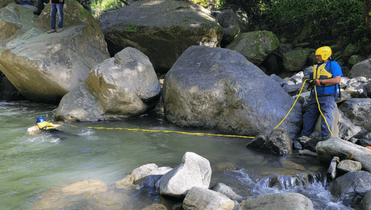 Las brigadas se movilizaron a donde habían discutido y finalmente pudieron recuperar el cuerpo de Jesmarilys Montesinos. Los restos de la joven de 23 años estaban a un kilómetro de distancia.