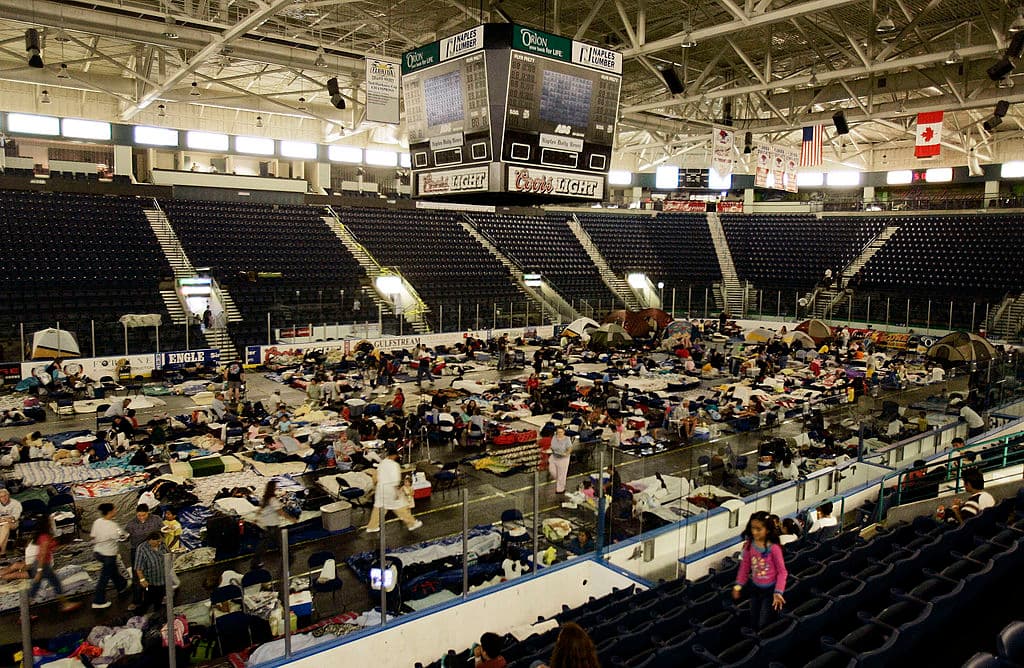 “Pueden llegar a donde sea”: inmigrantes en Florida temen buscar refugio ante desastres