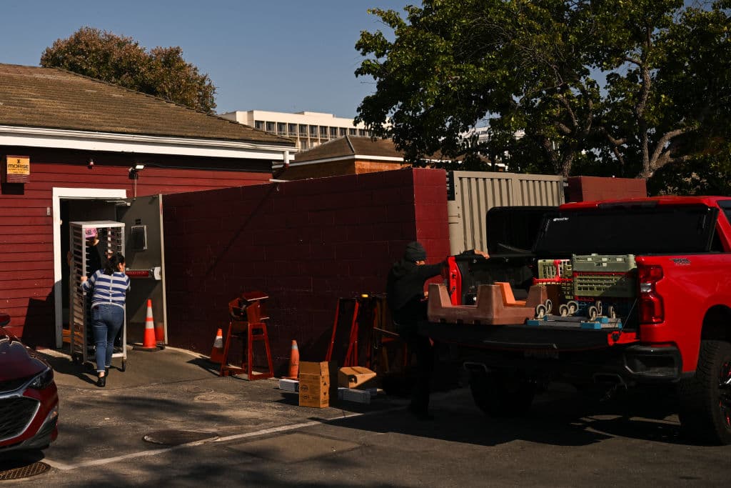 <b><h3 class="cms-H3-H3">MARYLAND: </h3></b>
<br>Son cuatro los afectados por la bancarrota y están en 
<b>Laurel</b>, Columbia, 
<b>Silver Spring</b> y Gaithersburg.
<br>
<br>
<h3 class="cms-H3-H3">VIRGINIA:</h3>
<br>Aquí cierran los de 
<b>Colonial Heights</b>, Williamsburg y 
<b>Newport News</b>.
<br>
<br>
<h3 class="cms-H3-H3">PENNSYLVANIA:</h3>
<br>Cerró el localizado en Erie.