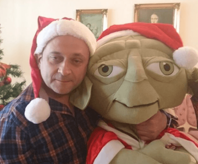 Con el espíritu de Yoda, Lalo España celebró la llegada del año nuevo.