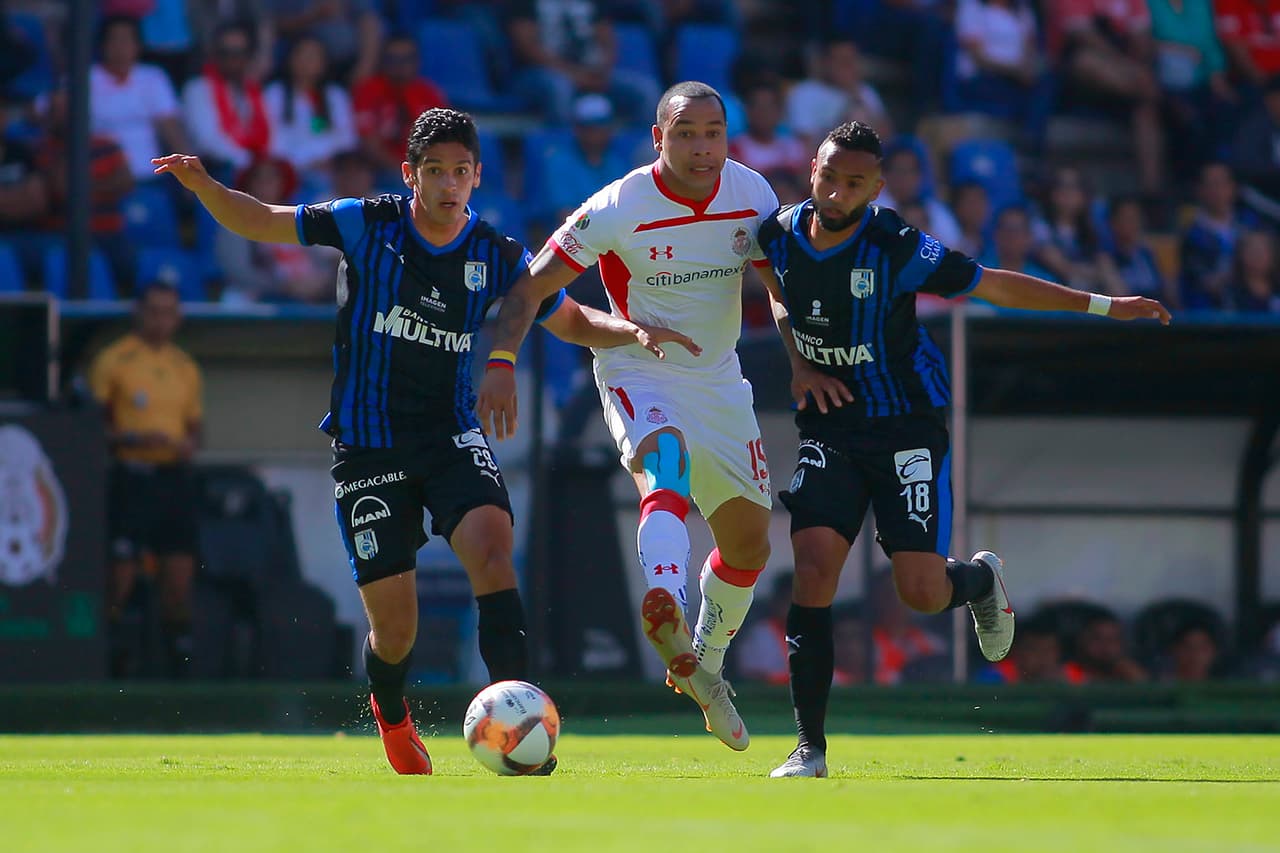 Al descanso se presentaron pocas oportunidades para abrir el marcador y el resultado igualado sin goles era justo.