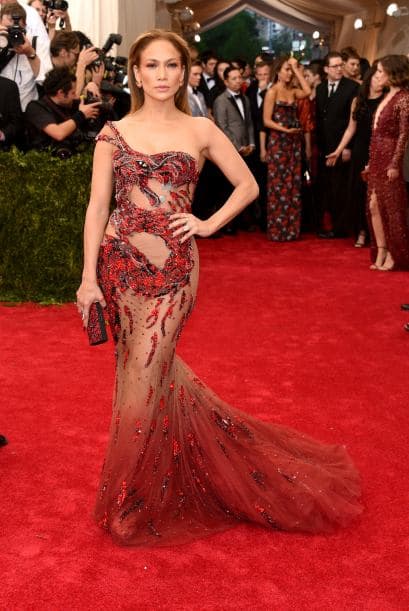 En la gala del MET las tres sensuales famosas dejaron a muchos boquiabiertos con sus curvas al descubierto. ¿Quién las lució mejor?