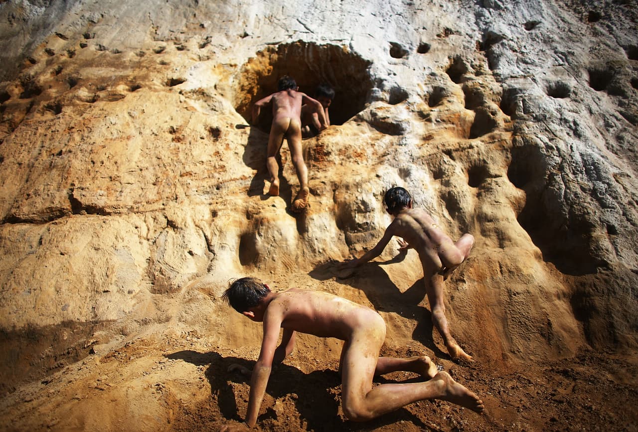 Pobladores de Palma Real, como estos niños indígenas que se divierten en el rio en 2013, presentaron en promedio 3.9 veces más del límite aceptable de mercurio en sus cuerpos.