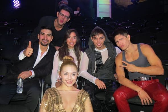 Los chicos en pleno ensayo.