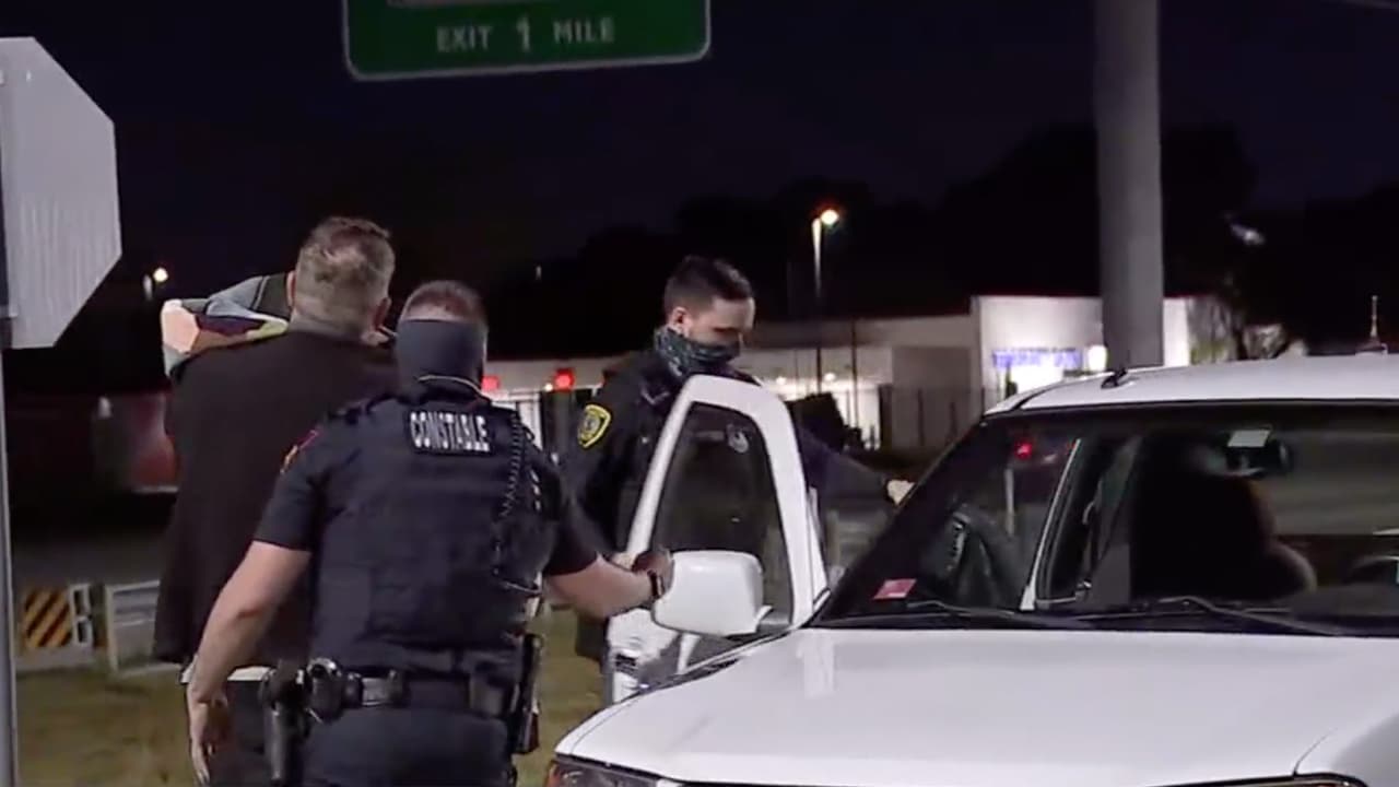 Oficiales del Departamento de Policía de Houston (HPD) localizaron el automóvil cerca de Crosstimber y el Interestatal 45, intentaron detener a Spears pero se rehusó.
