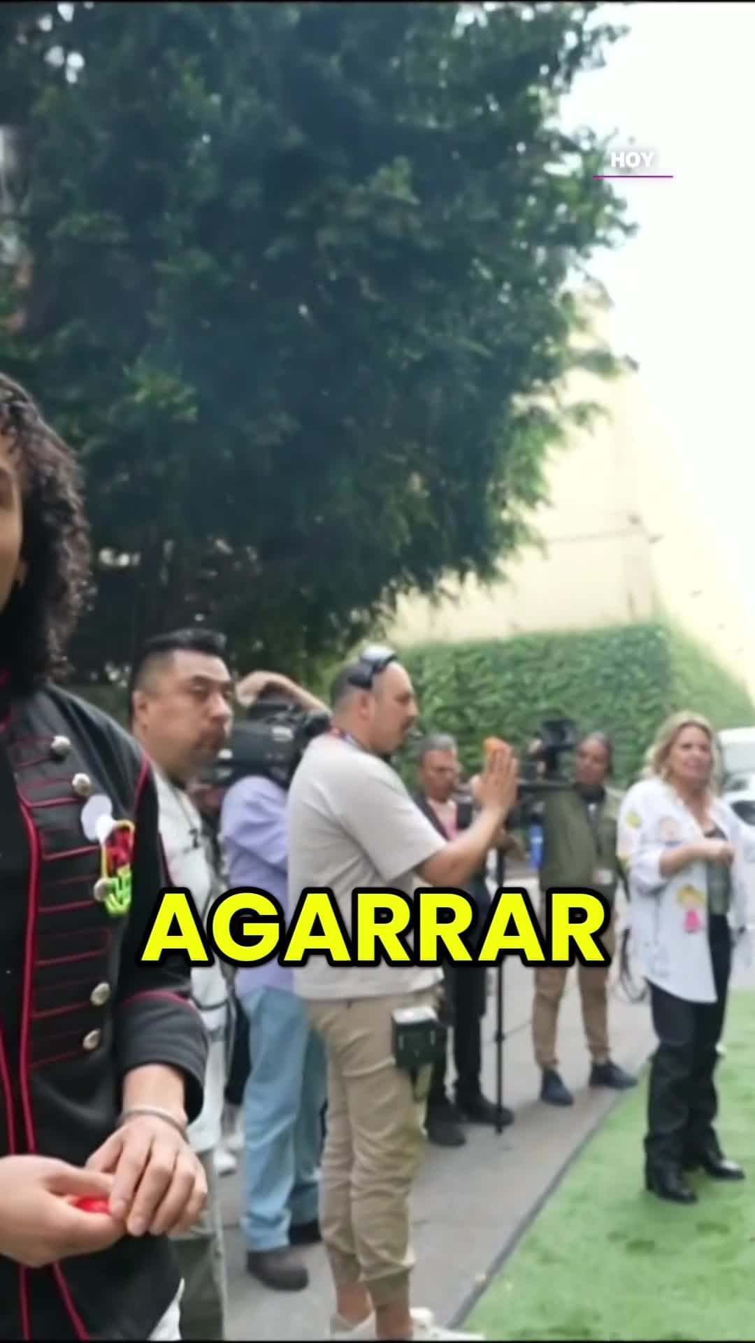 ¡El chinos les avienta un chisguete de agua al elenco de Hoy!