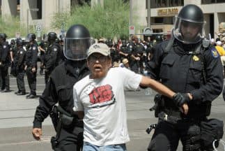 Proponen ley para frenar las deportaciones en Arizona