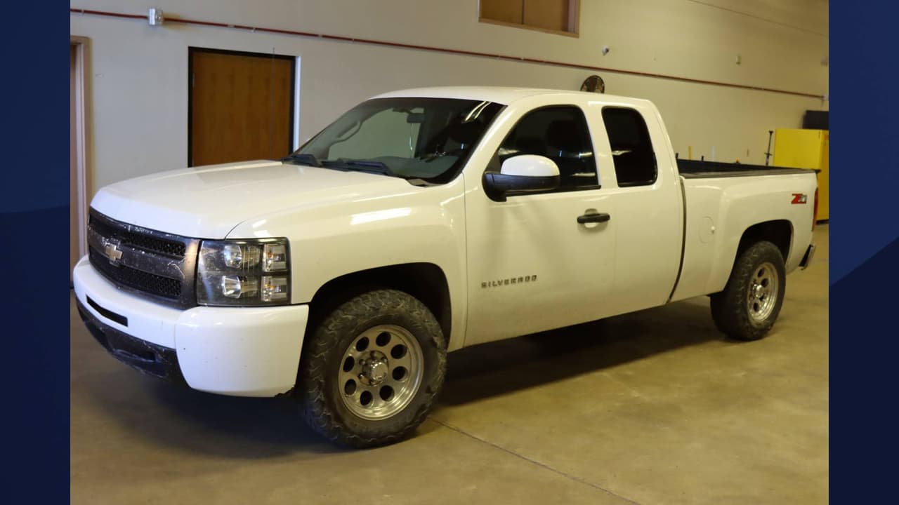 Según reportes, un agente de DPS encontró más de 35 libras de heroína dentro de la camioneta.