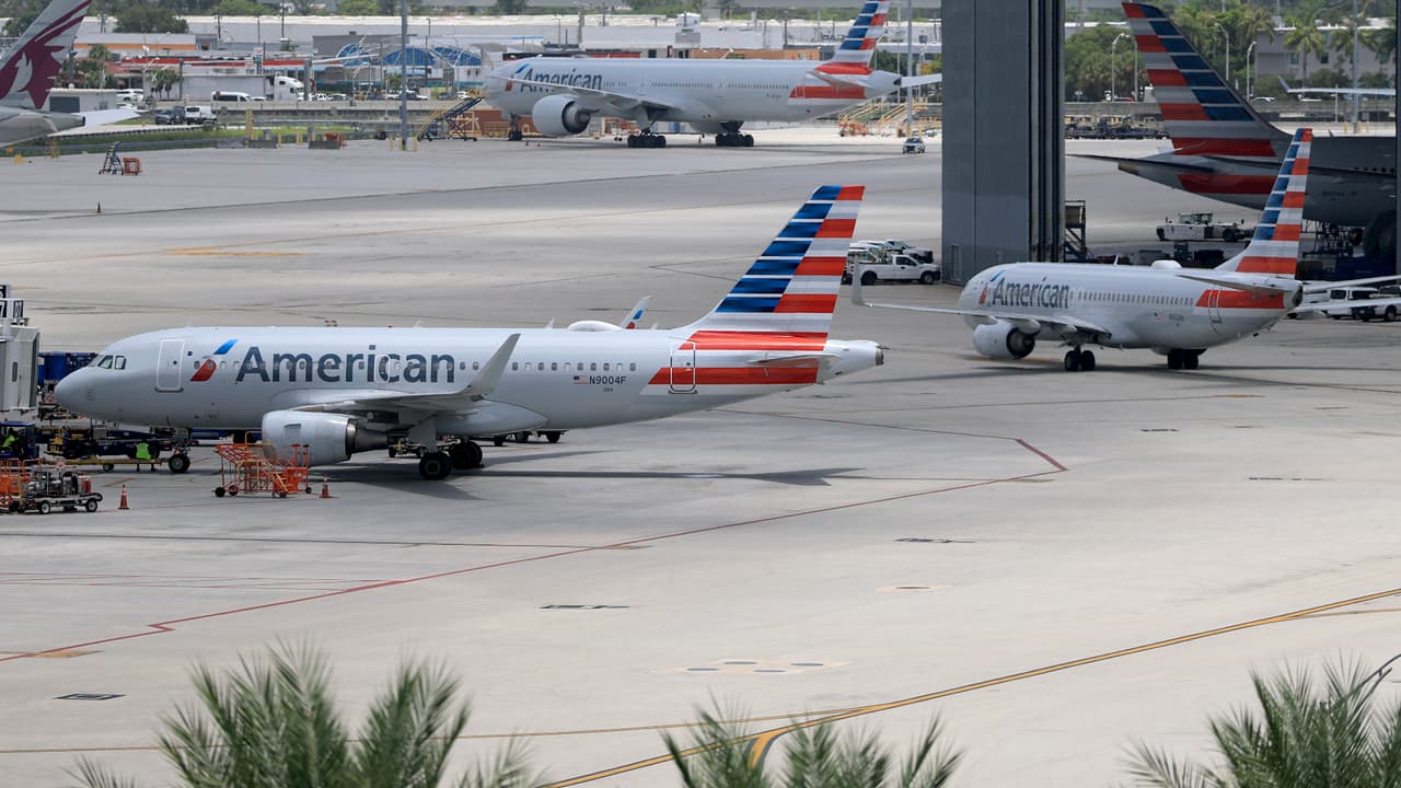 Retrasos y cancelaciones de vuelos en aeropuertos del sur de Florida por reducción del tráfico aéreo