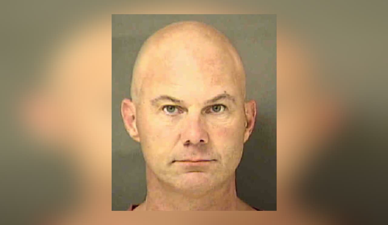 Lo acusan de amenazar con "quemar hasta las cenizas" a una televisora en Texas