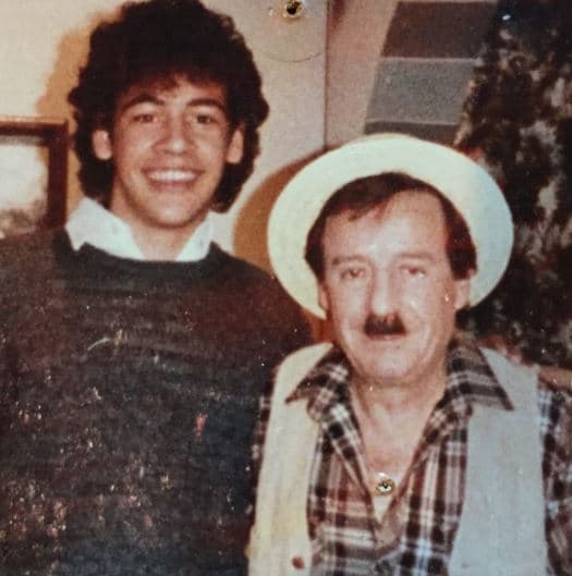 Durante sus giras tuvo la fortuna de conocer a grandes artistas como Roberto Gómez Bolaños.