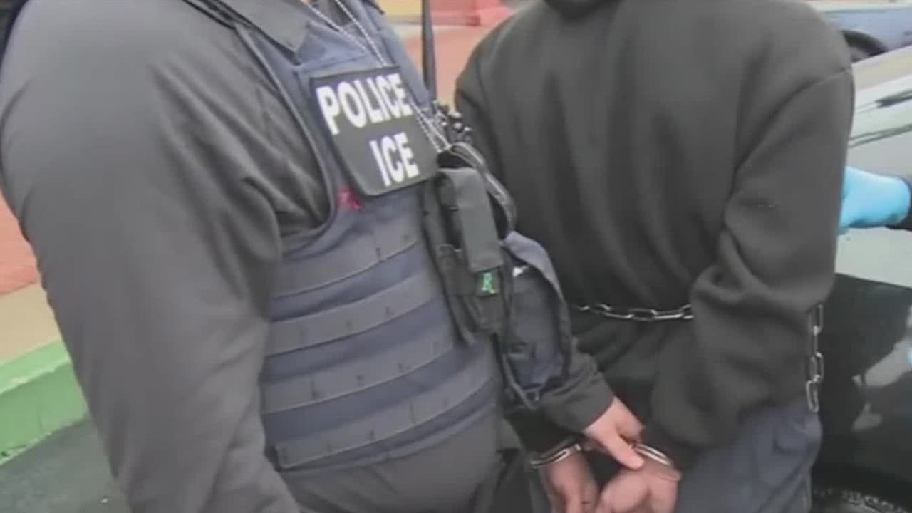 Dueños de negocios dicen tener menos clientes tras anuncio de supuesto operativo de inmigración en Los Ángeles