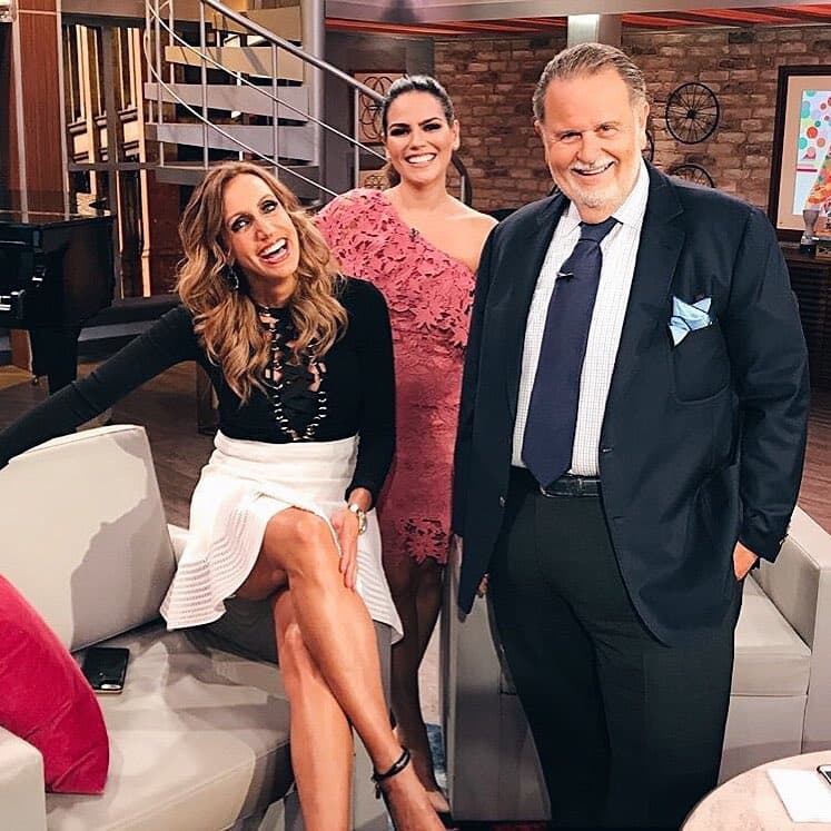 La historia de amor de la presentadora y el mexicano comenzó gracias a que 
<b>Lili Estefan los presentó en 2018</b>: "Febrero 14 de este año esta belleza (Karina) estuvo en mi casa y Carlos Ponce me llama al próximo día para preguntarme '¿Dios mío quién es esta mujer tan bella?, ¿De dónde la has sacado?', así comienza el romance", contó La Flaca en su programa.
<br>