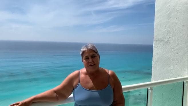 "Vivo muy feliz, veo las estrellas en la noche, duermo con las olas del mar, yo creo que soy muy bendecida, la verdad […] Me gusta viajar, disfrutar la playa, mi casa, me voy a alberca".