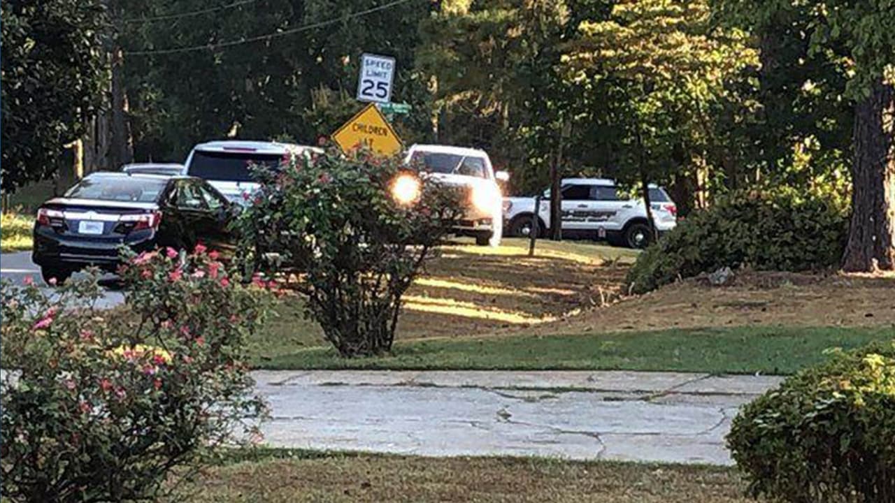 Tiroteo deja a tres personas muertas en vivienda de Georgia