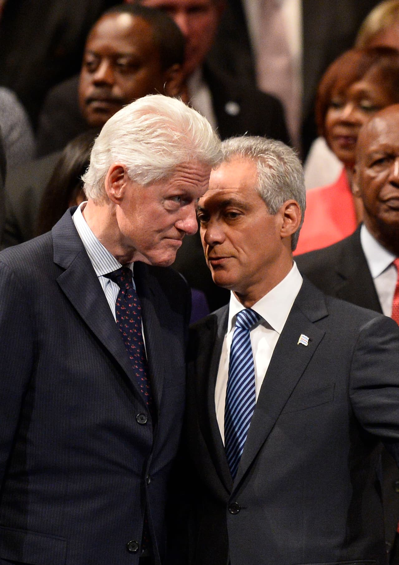 Emanuel agradeció la asistencia a la ceremonia de Daley y a Clinton.
