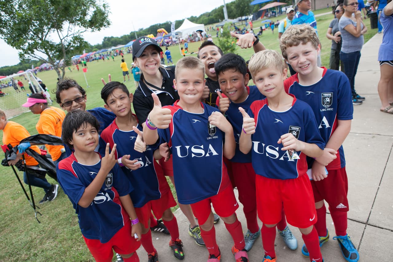 Cientos de personas se divirtieron en la edición 2016 de Copa Univision Austin, un evento que reúne a la comunidad y a los amantes del futbol soccer.