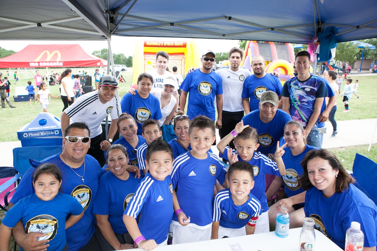 Cientos de personas se divirtieron en la edición 2016 de Copa Univision Austin, un evento que reúne a la comunidad y a los amantes del futbol soccer.