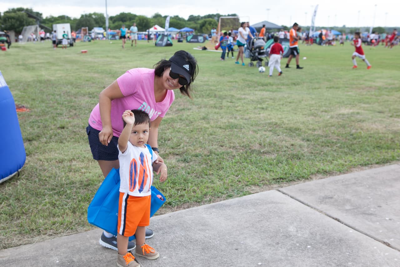 Cientos de personas se divirtieron en la edición 2016 de Copa Univision Austin, un evento que reúne a la comunidad y a los amantes del futbol soccer.