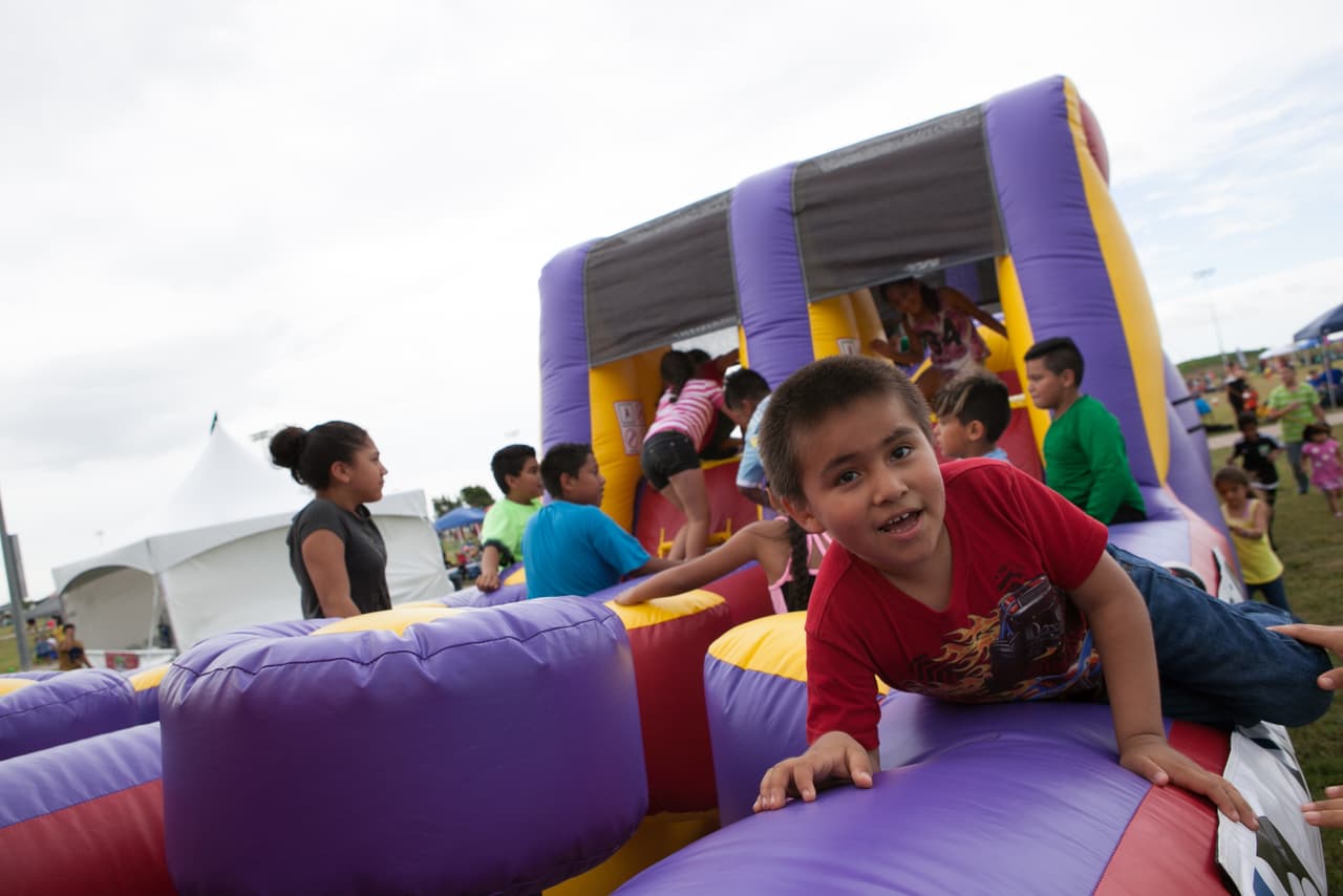 Cientos de personas se divirtieron en la edición 2016 de Copa Univision Austin, un evento que reúne a la comunidad y a los amantes del futbol soccer.