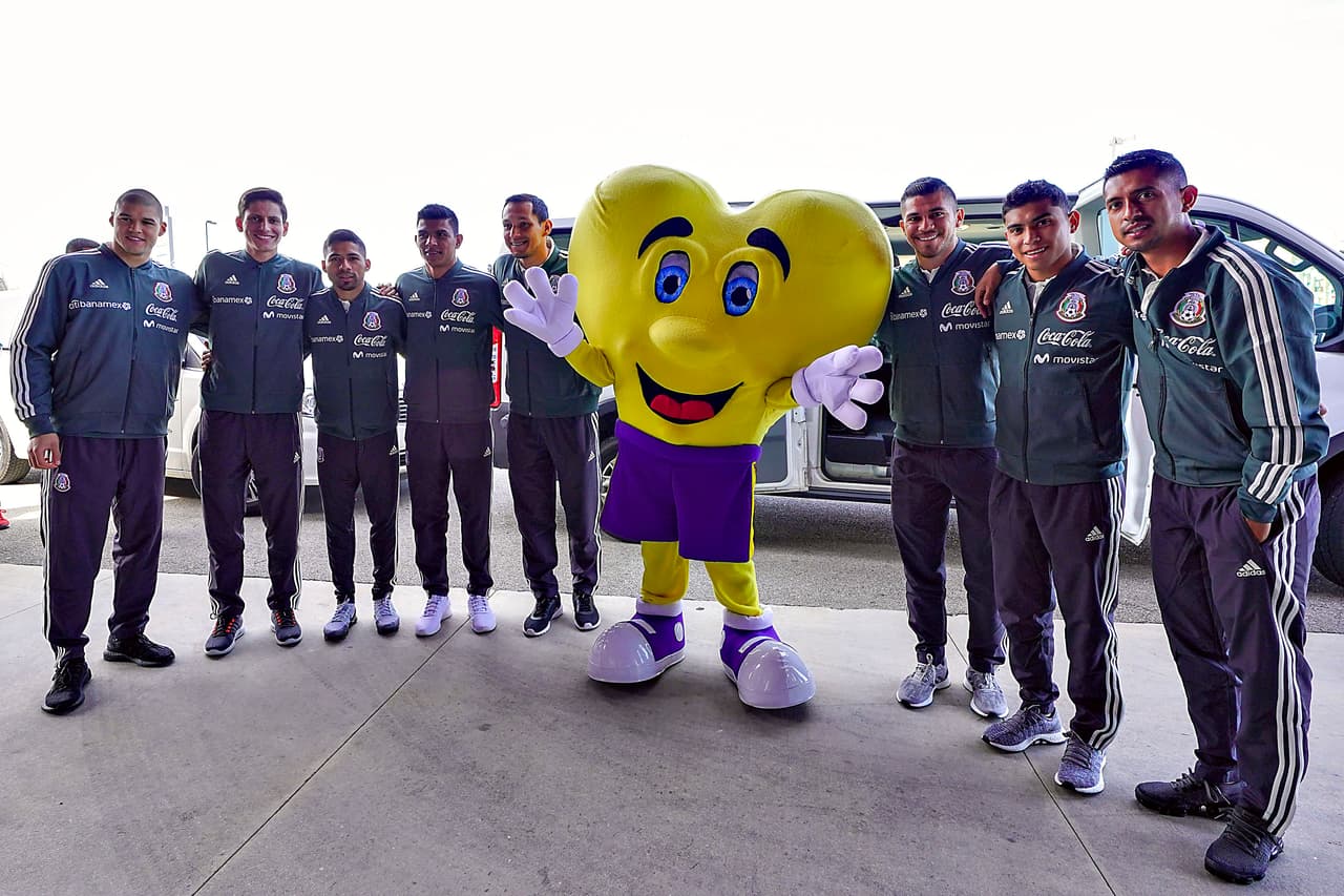 Este martes, la selección mexicana de fútbol acudió a la sede de Teletón USA en San Antonio para entregarle un rato agradable a los niños del centro.