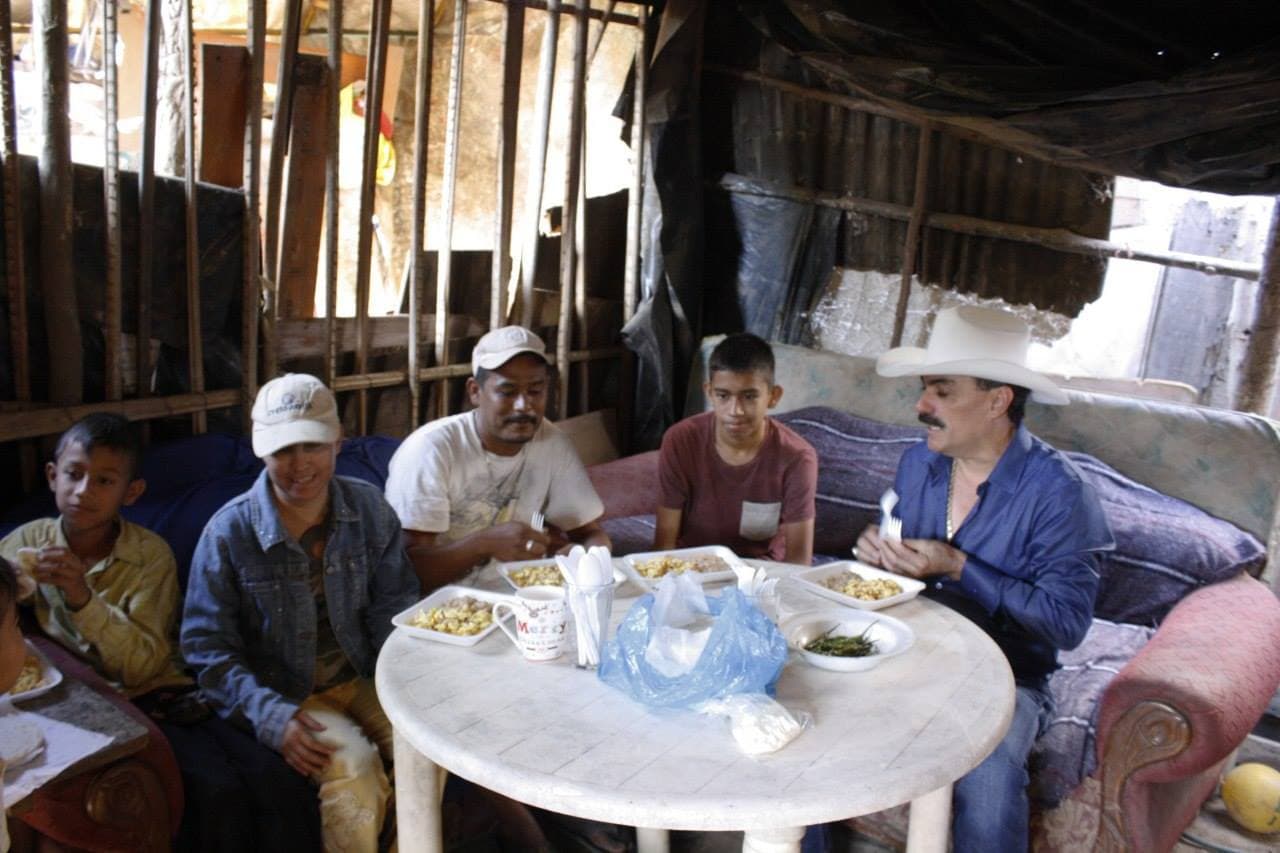 "Yo creo que es la necesidad que se siente como ciudadano de hacer algo por nuestro país, de hacer algo por nuestra región (...) yo creo que hay que trabajar muy intensamente y por eso dije, es momento de actuar", agregó para justificar esta candidatura política.