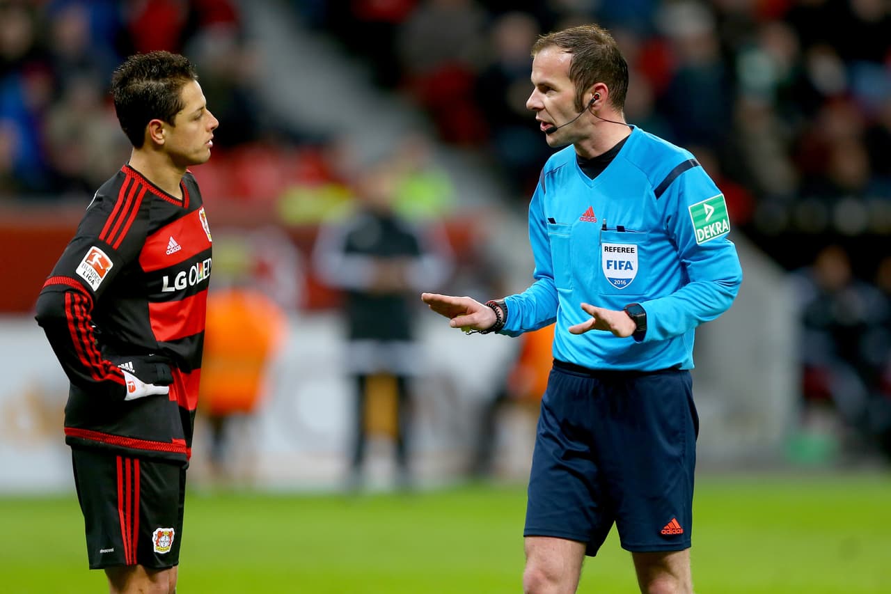 10.- Su fichaje con el Bayer Leverkusen resultó reconfortante para el jugador mexicano, hasta el momento ha sobresalido en la Bundesliga con 19 goles en la pasada temporada llevando a su equipo a la Champions League.