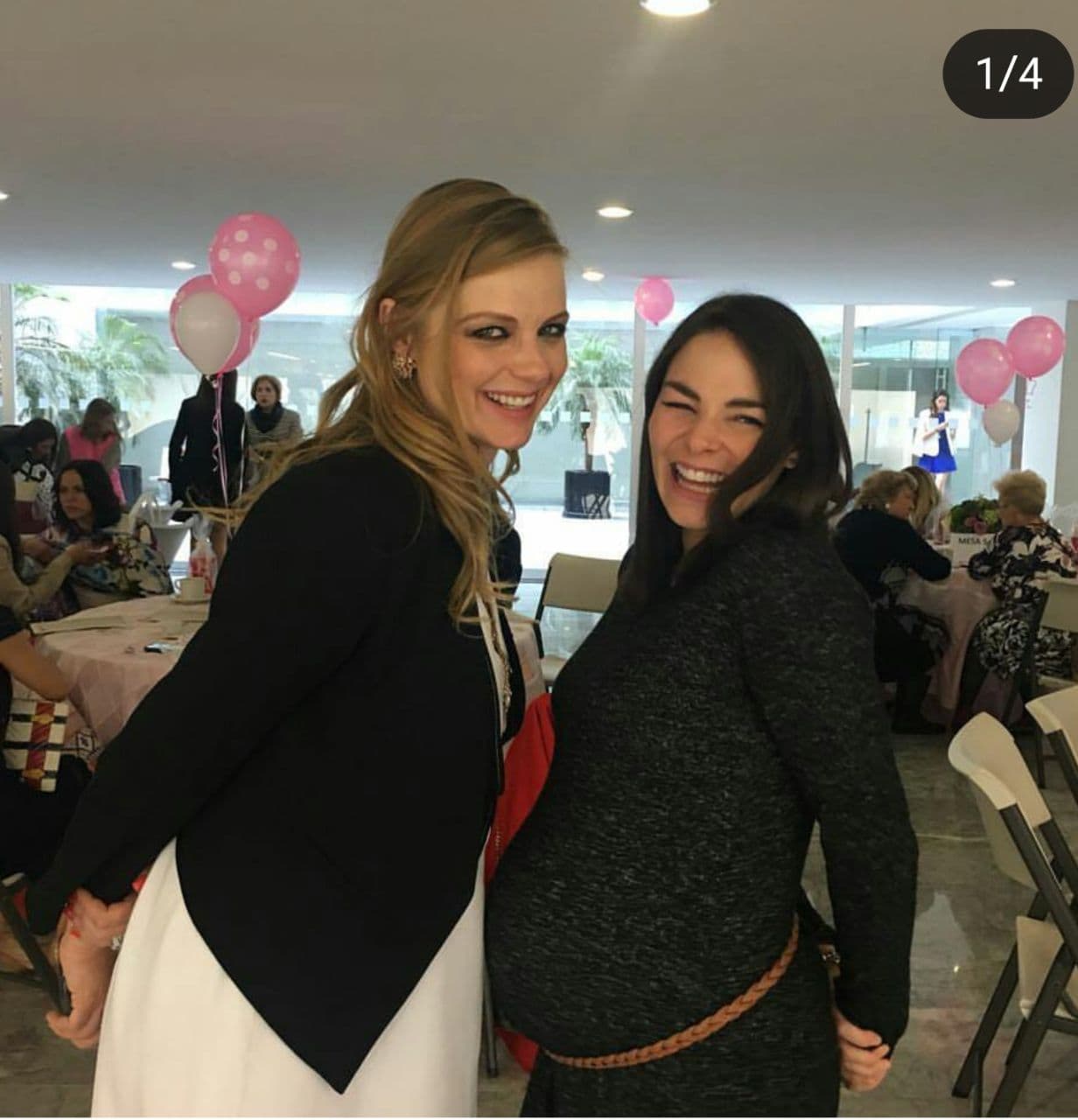 Ana Layevska posó al lado de su amiga Alejandra Robles Gil quien, al igual que Ana, cuenta los días para que nazca su bebé.