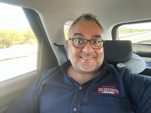 Serrano le preguntó al actor de ‘Betty en Nueva York’ si le rompió los lentes “porque se te dio tu pinche gana”, a lo que este responde: “como a ti se te da tu pinche gana meterte en las redes conmigo, igualito”.