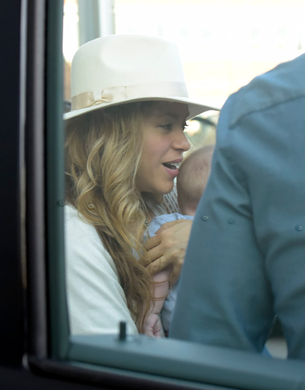 Todos quieren fotos de este famoso bebé.