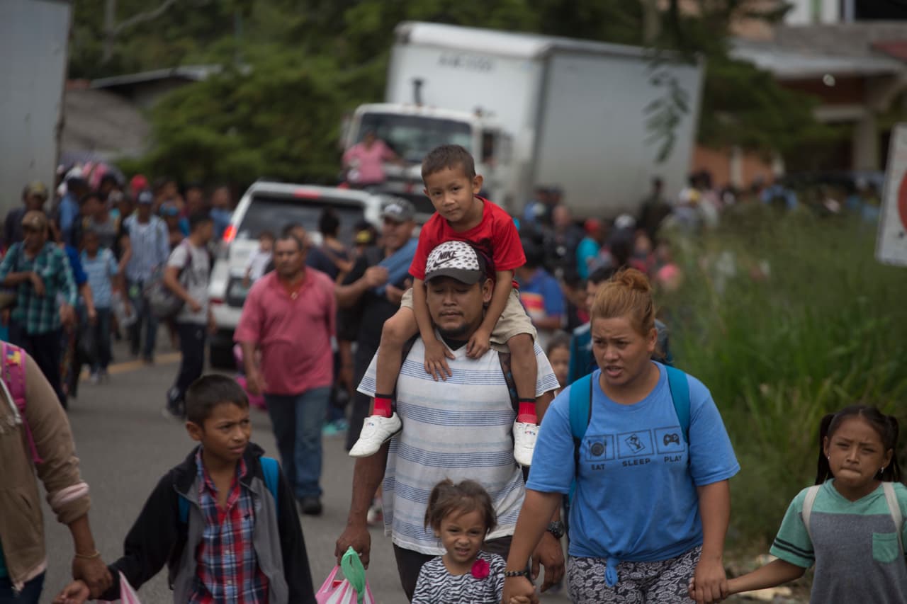 Expertos aseguran que muchos de los que intentan llegar a la frontera de EEUU están 
<a href="https://www.univision.com/noticias/inmigracion/esto-es-lo-que-enfrenta-la-nueva-caravana-de-migrantes-si-llega-a-la-frontera-de-eeuu"><u>desesperados e ignoran las dificultades</u></a> y caen en manos de traficantes inescrupulosos.