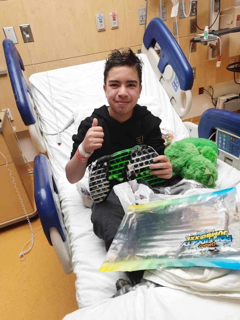 “Nosotros de verdad queremos una ayuda para poder ir y
<b>estar con mi hijo en estos momentos que requiere de nosotros de verdad”</b>, explica Leonardo, quien también tiene a su madre sola padeciendo una enfermedad de oncología en Venezuela.
<br>