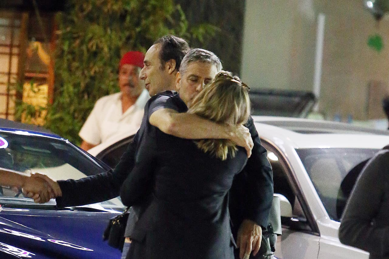 ¡Clooney! ¿A quién andas besuqueando?