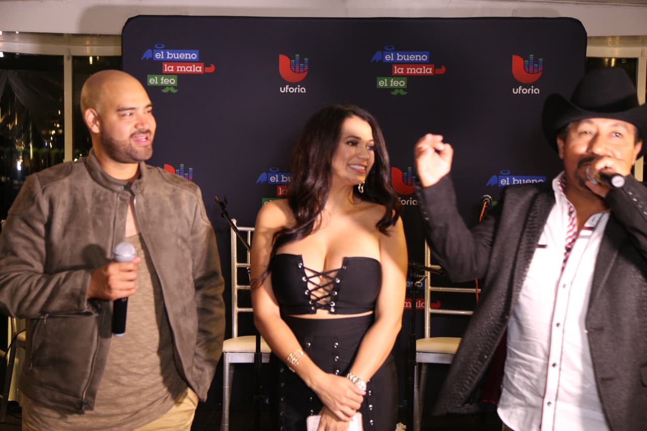 <b><a href="https://www.facebook.com/RaulElPelon/?fref=ts">Raúl 'El Pelón'</a></b>, 
<b><a href="https://www.facebook.com/carlamedranoo/?fref=ts">Carla Medrano </a></b>y 
<b><a href="https://www.facebook.com/andresmaldonadoelfeo/?fref=ts">El Feo</a></b> premiaron a sus oyentes con una noche inolvidable al lado de 
<b><a href="https://www.facebook.com/Calibre50Musica/?fref=ts">Calibre 50</a></b> en un bote privado.