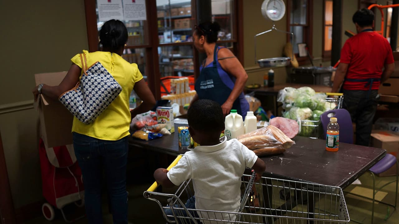 Administración Trump negará residencia a inmigrantes que considere una "carga pública"