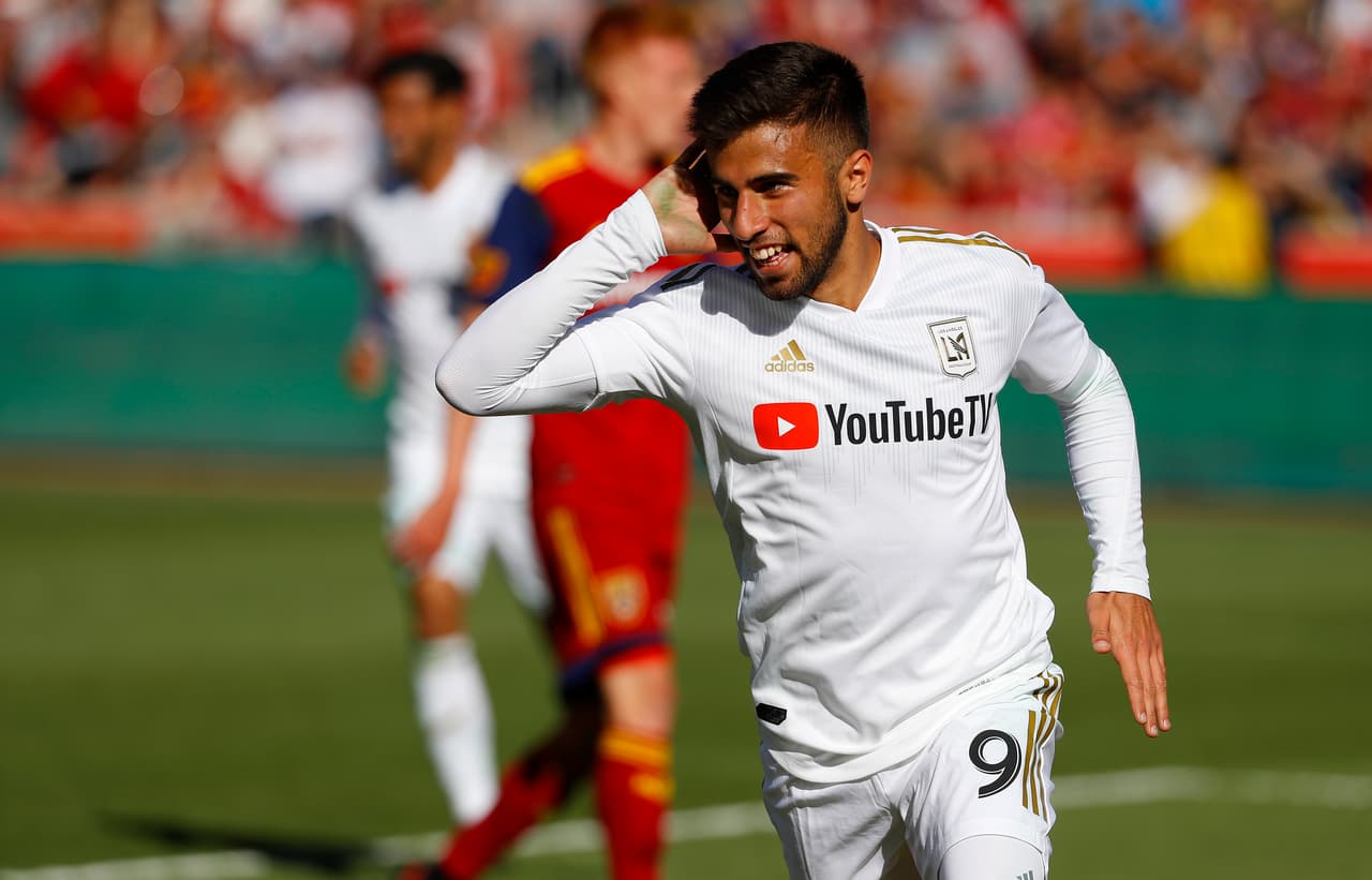 Marcando otro hito para LAFC, Diego Rossi es puesto por su entrenador frente a espejo de Luis Suárez