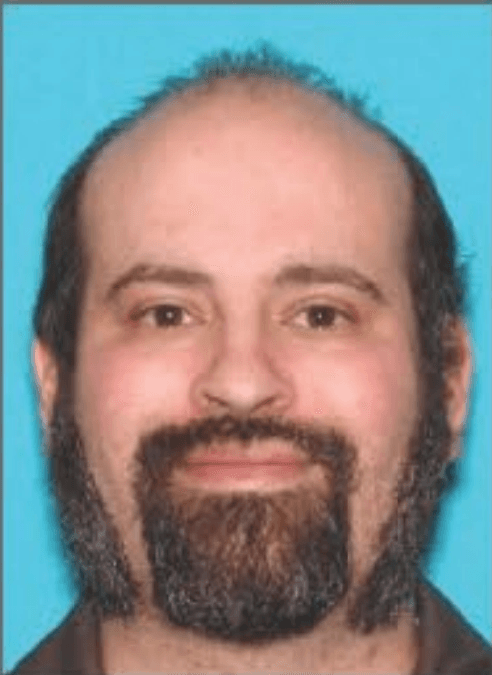 <h3 class="cms-H3-H3">Adam Cohen</h3>
<br>
<br>Oriundo de Oxford, Nueva Jersey,
<b> este sospechoso desempleado de 45 años fue detenido el pasado 30 de junio.</b> Las autoridades lo creen sospechoso de poseer y distribuir material sobre abuso sexual 
<a href="https://www.univision.com/temas/abuso-infantil">infantil</a>.