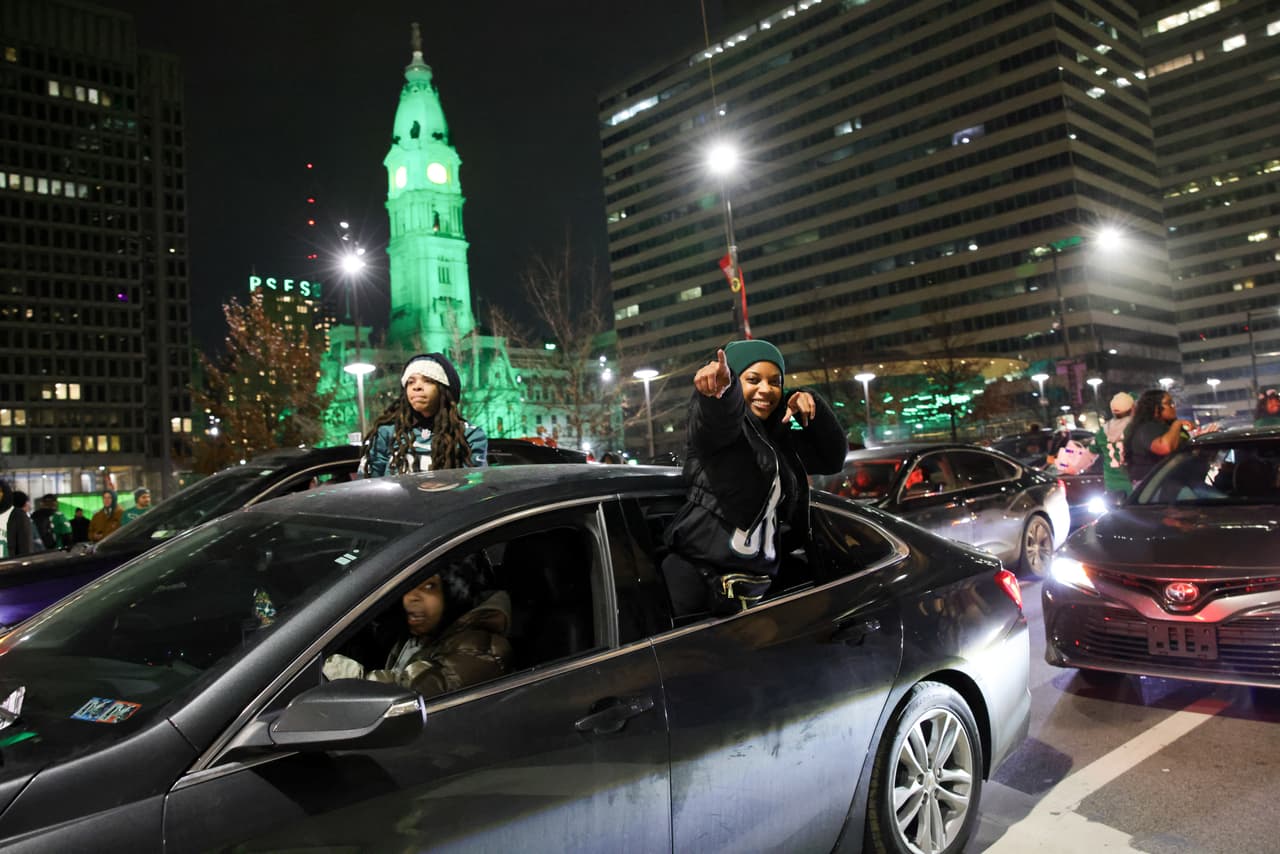 <h3 class="cms-H3-H3"><b>Los fanáticos se preparan para el desfile de los Eagles en Filadelfia </b></h3>
<br>
<br>Filadelfia ha confirmado que el desfile para celebrar a los Eagles tendrá lugar el viernes 14 de febrero.