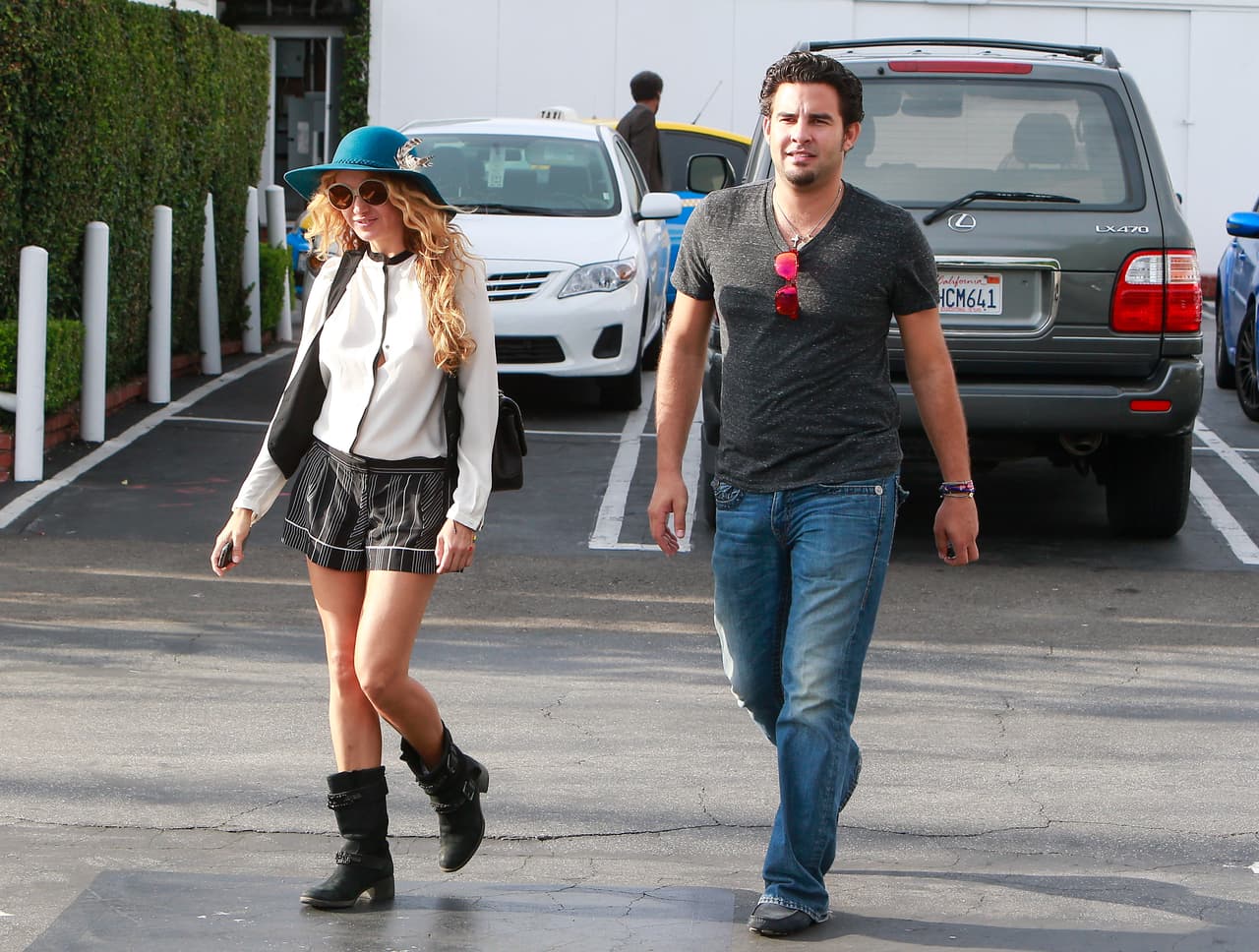 Más tarde en 2013 Paulina confirmó su relación con Gerardo Bazúa, se conocieron en el programa 'La Voz México', ella como coach y él como participante.